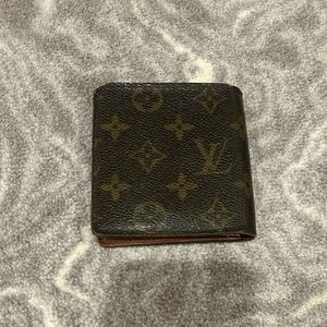 !! Authentic Mens Louis Vuitton Wallet Monogram !! (comes woth box and bag)